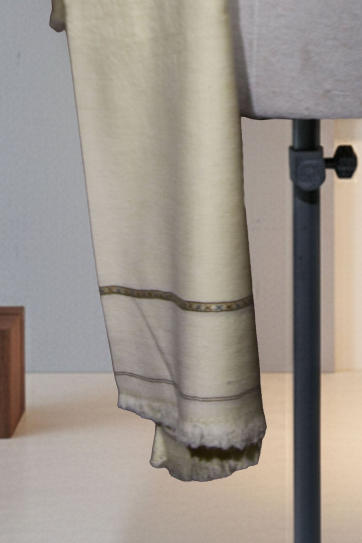 Classic Off-White Men’s Wool Shawl