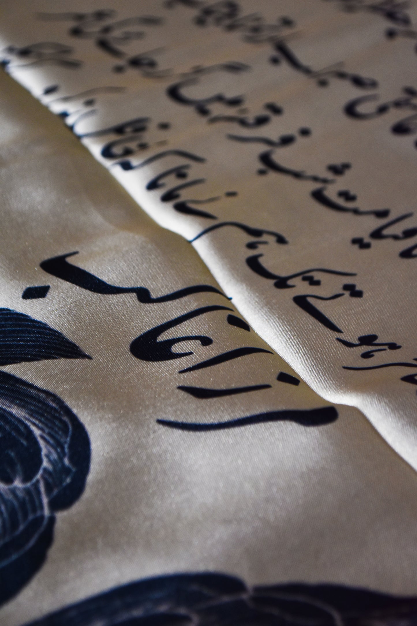 Elegant Manto Black & White Calligraphy Scarf