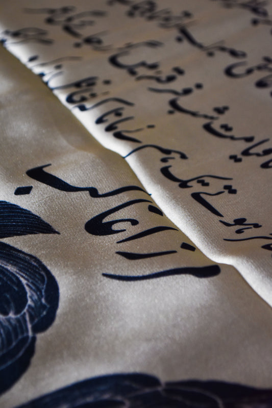 Elegant Manto Black & White Calligraphy Scarf