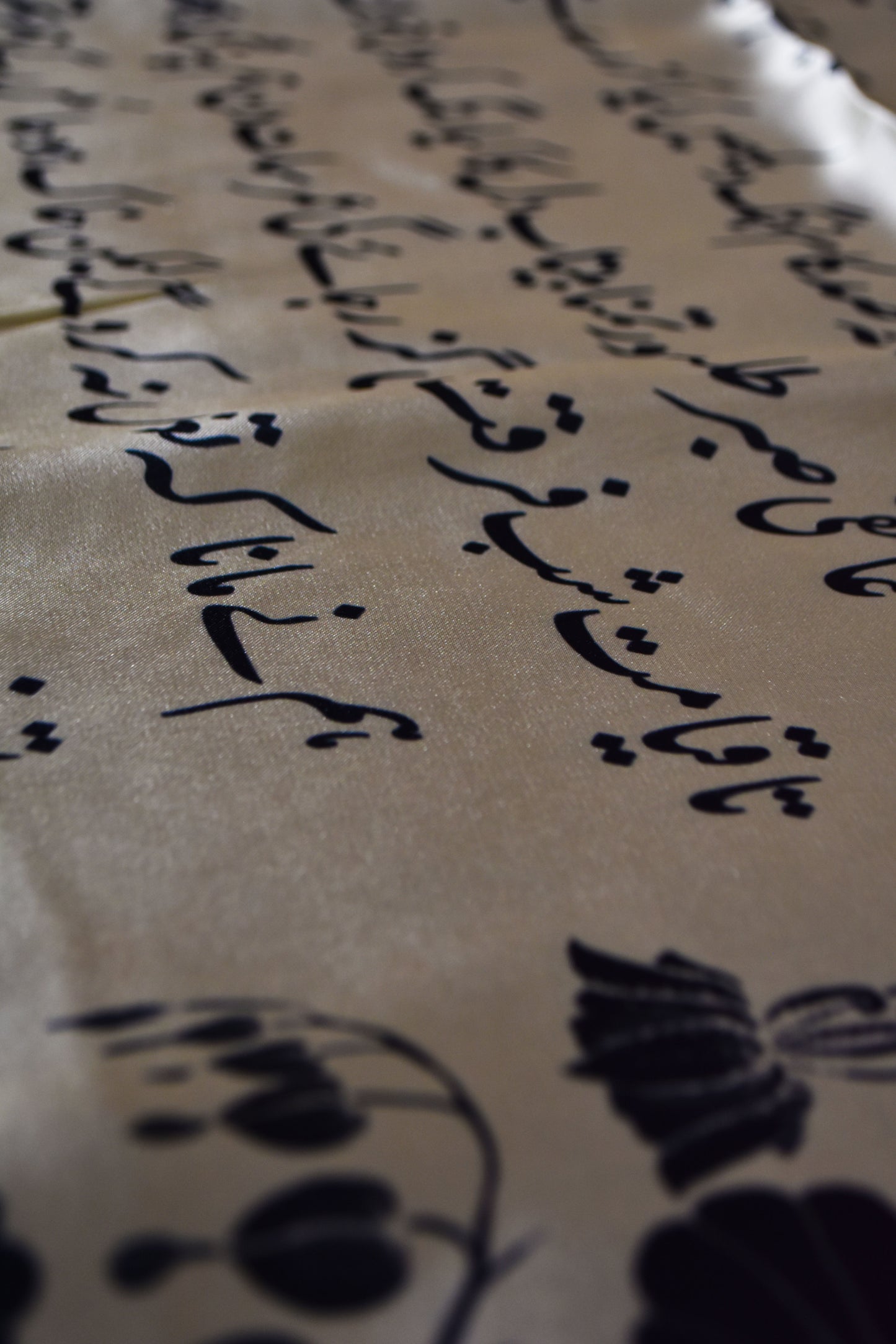 Elegant Manto Black & White Calligraphy Scarf