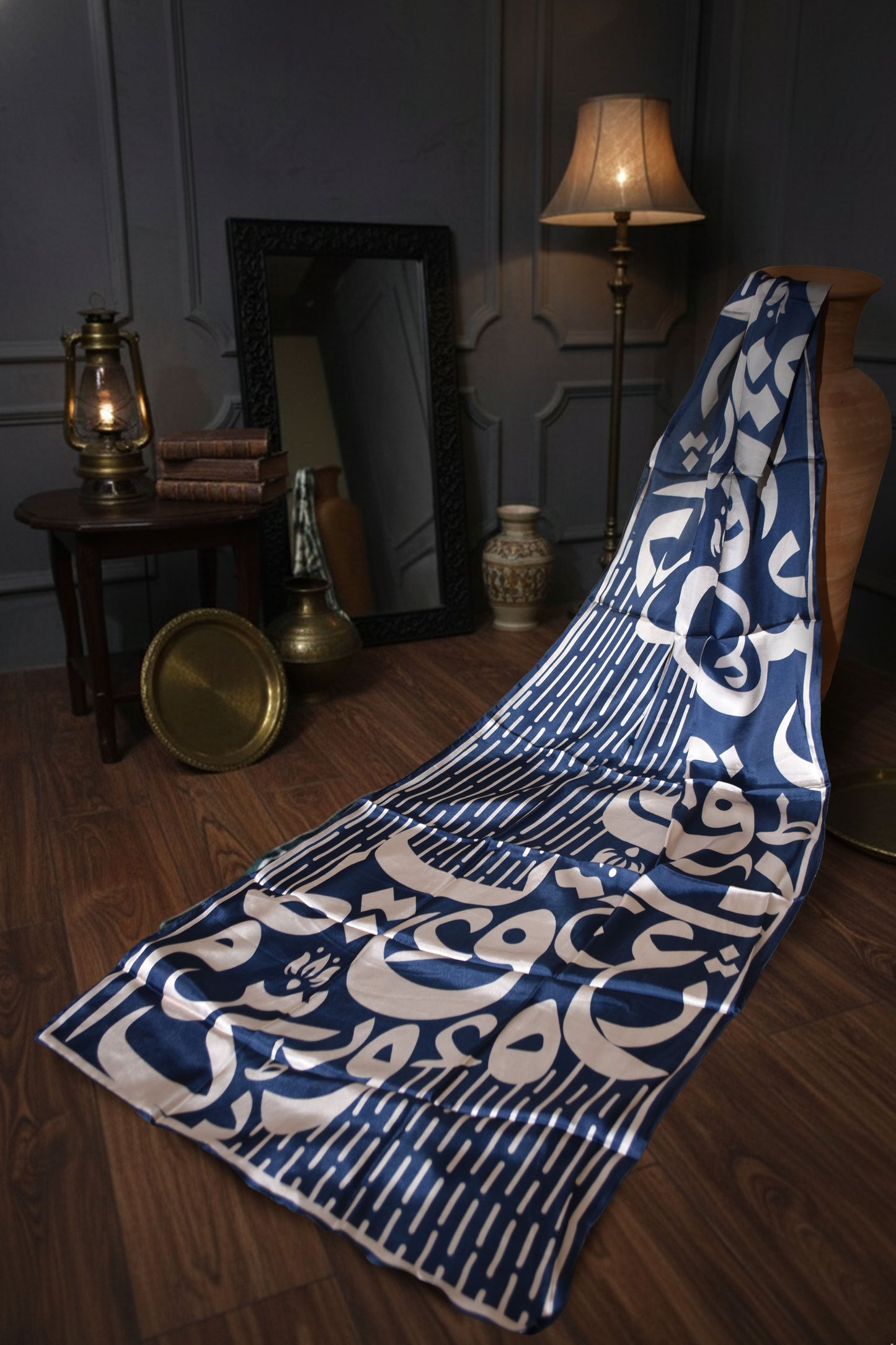 Elegant Navy & Cream Manto Scarf