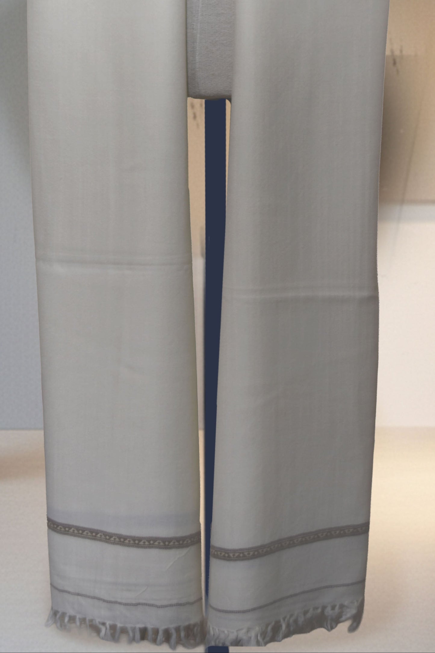 Pure Wool Tussa Gents Shawl – Ivory & Light Grey