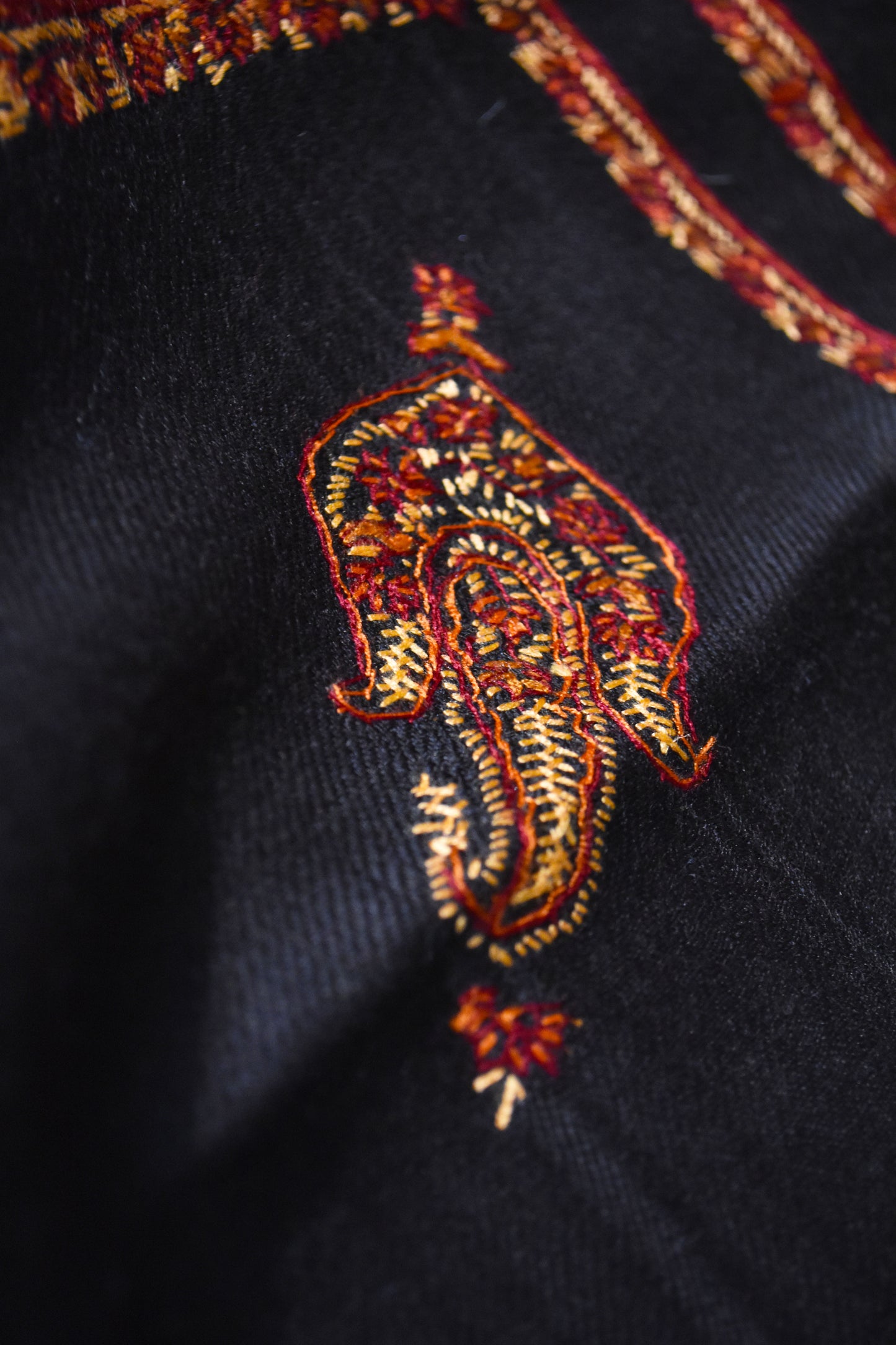 Triple Kingri Border Shawl (BTKH-02)