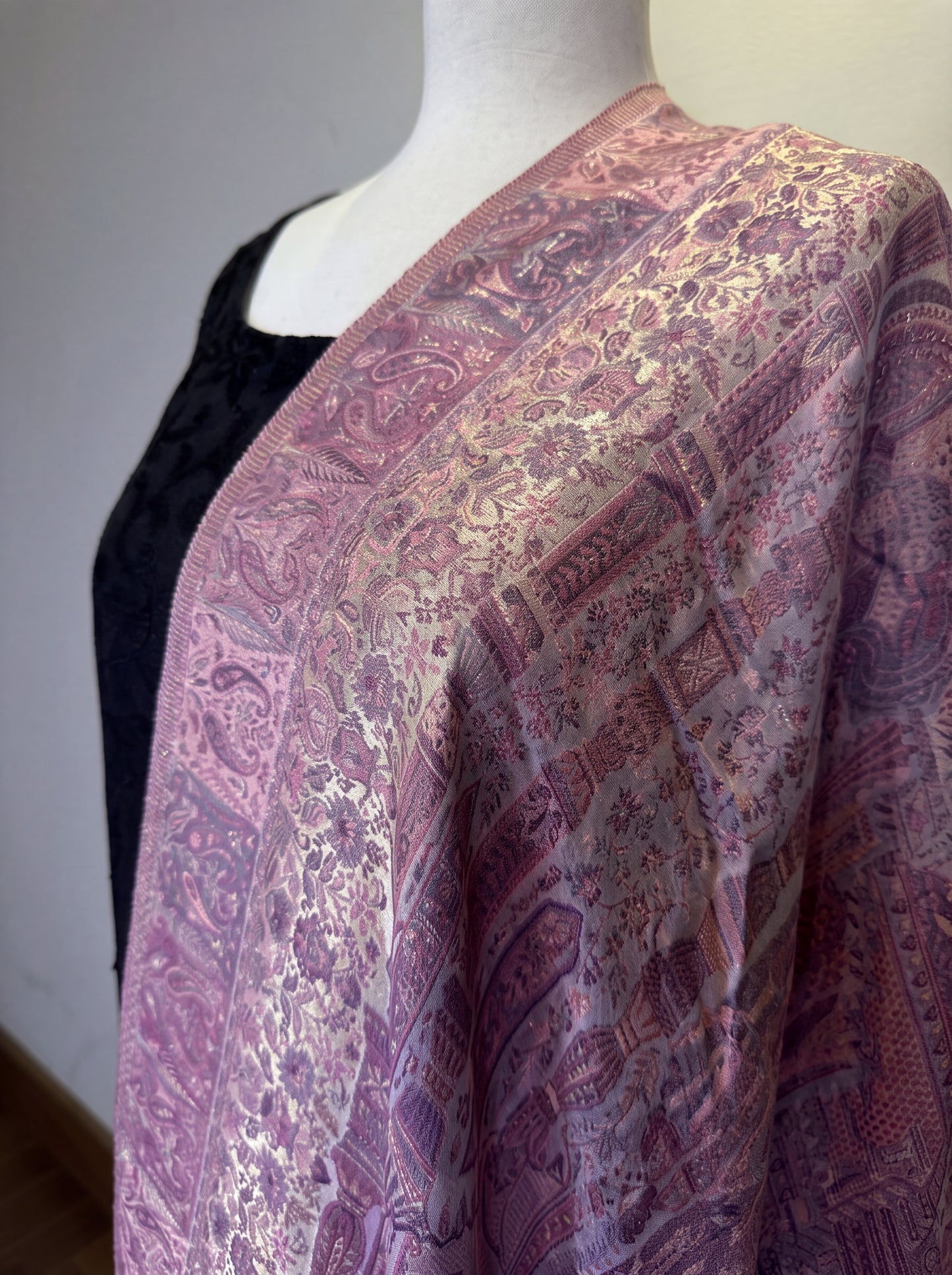 Soft Lilac Pink & Antique Gold Silk Kaani Dupatta